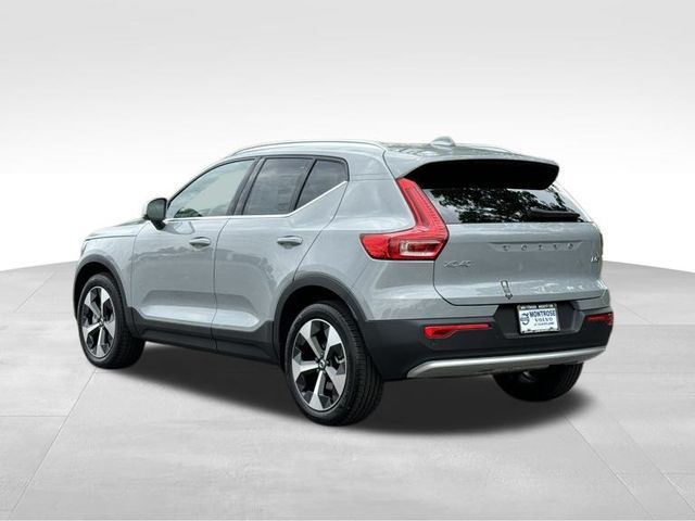 2025 Volvo XC40 Core Bright Theme