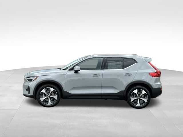 2025 Volvo XC40 Core Bright Theme