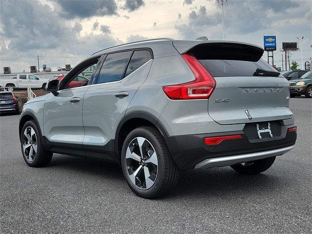 2025 Volvo XC40 Core Bright Theme