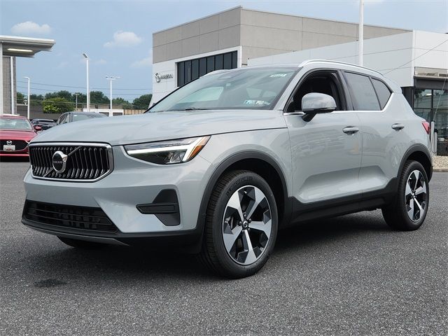 2025 Volvo XC40 Core Bright Theme