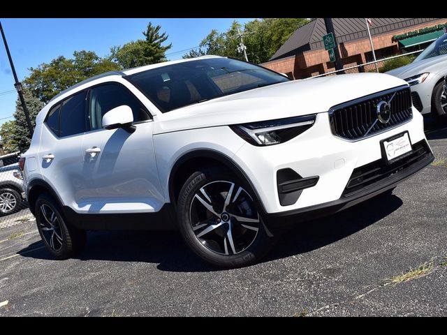 2025 Volvo XC40 Core Bright Theme