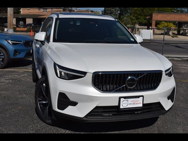 2025 Volvo XC40 Core Bright Theme