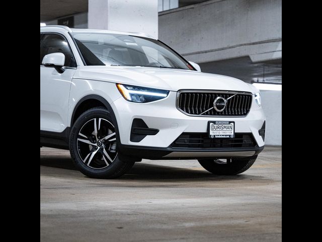 2025 Volvo XC40 Core Bright Theme