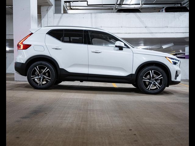 2025 Volvo XC40 Core Bright Theme