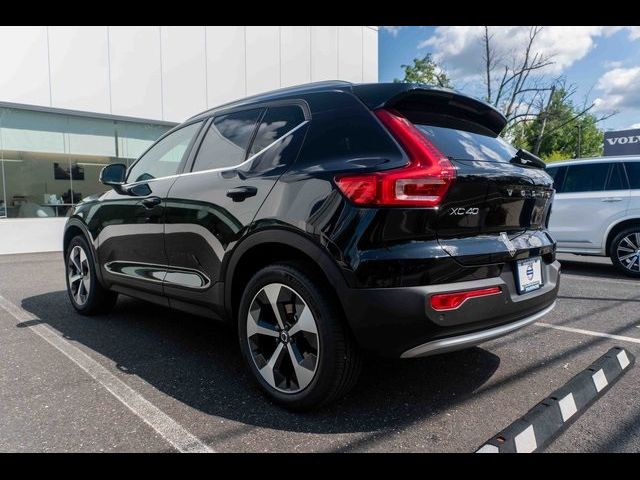 2025 Volvo XC40 Core Bright Theme