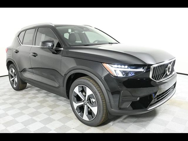 2025 Volvo XC40 Core Bright Theme