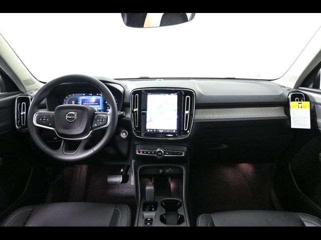 2025 Volvo XC40 Core Bright Theme