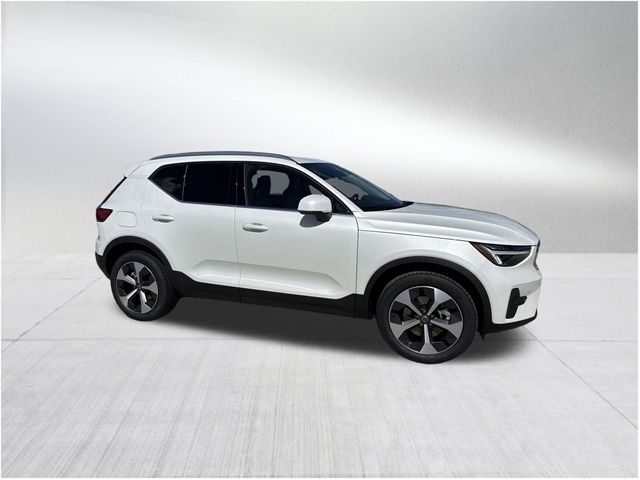 2025 Volvo XC40 Core Bright Theme