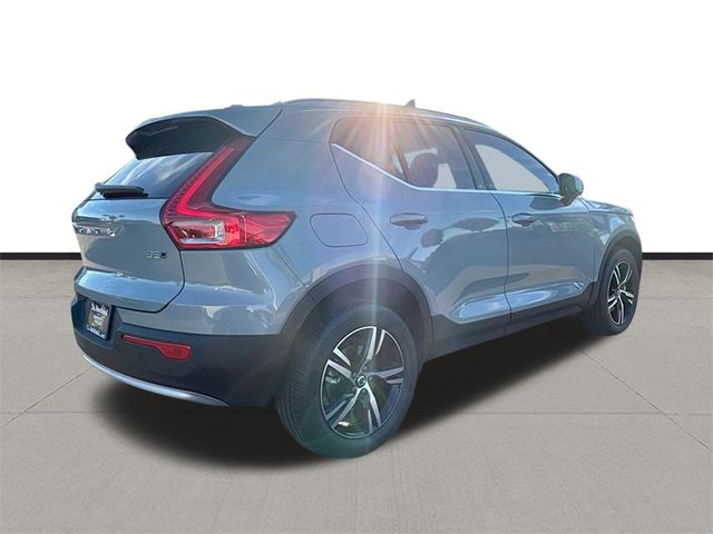 2025 Volvo XC40 Core Bright Theme