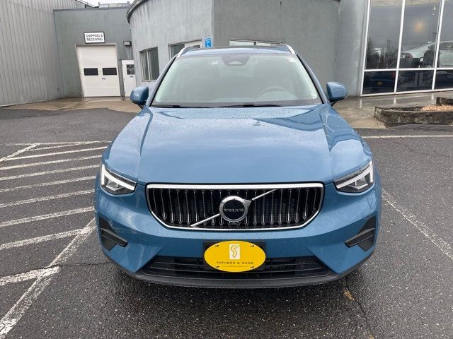 2025 Volvo XC40 Core Bright Theme