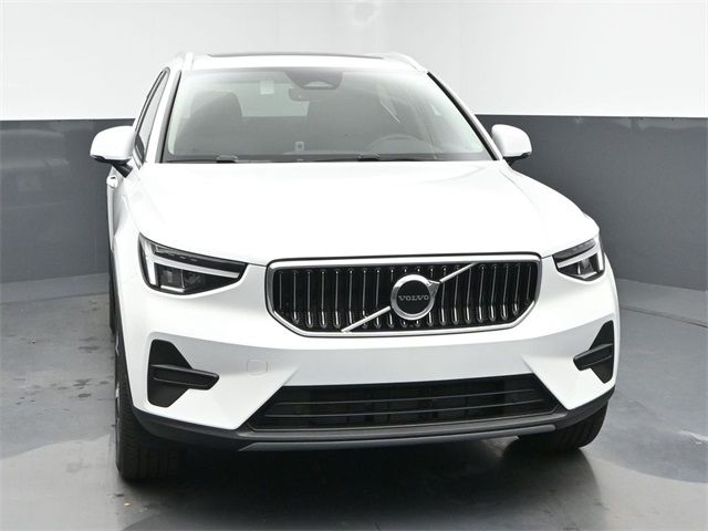 2025 Volvo XC40 Core Bright Theme