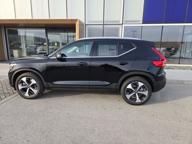 2025 Volvo XC40 Core Bright Theme