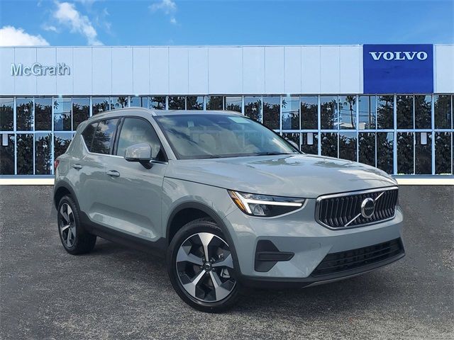 2025 Volvo XC40 Core Bright Theme