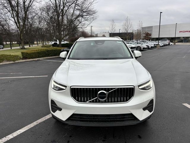 2025 Volvo XC40 Core Bright Theme