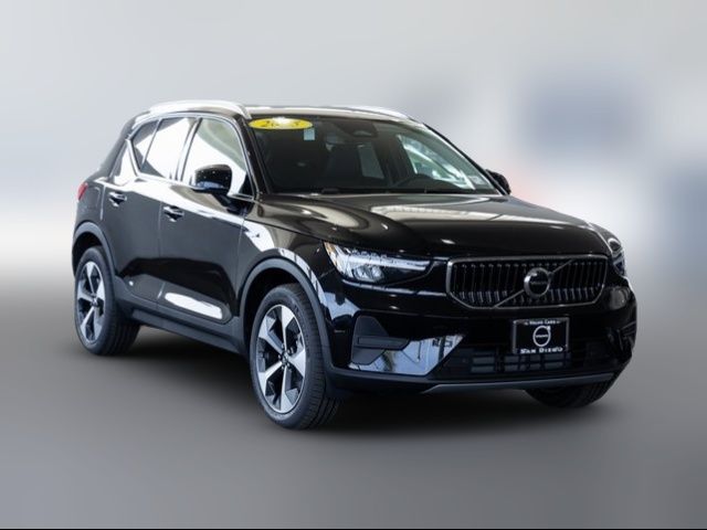 2025 Volvo XC40 Core Bright Theme