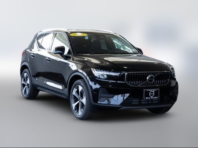 2025 Volvo XC40 Core Bright Theme