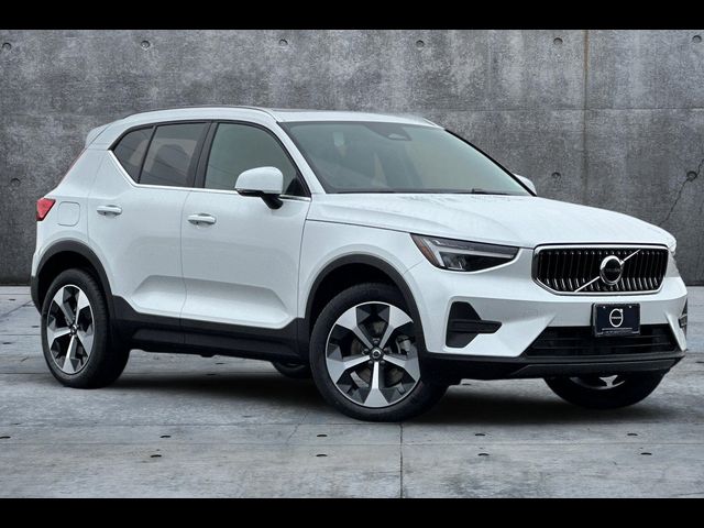 2025 Volvo XC40 Core Bright Theme