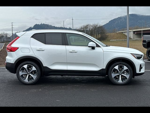 2025 Volvo XC40 Core Bright Theme