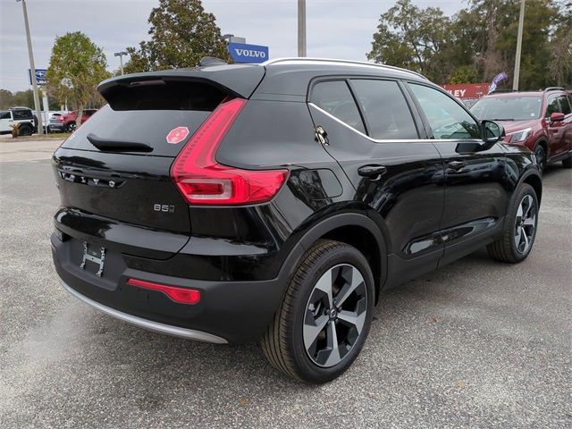 2025 Volvo XC40 Core Bright Theme