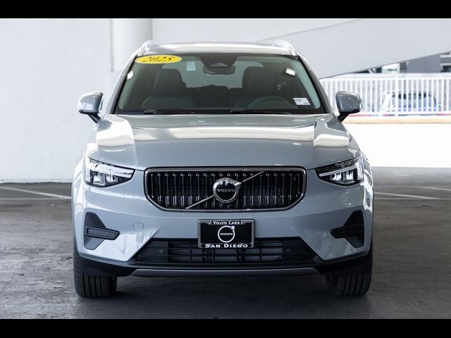 2025 Volvo XC40 Core Bright Theme