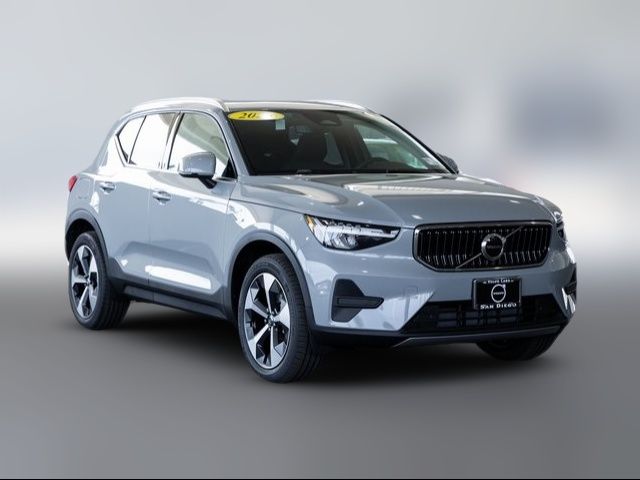 2025 Volvo XC40 Core Bright Theme