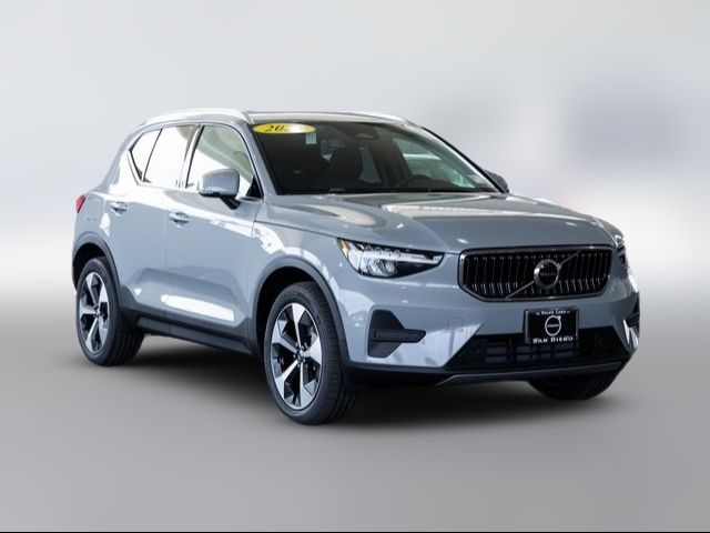 2025 Volvo XC40 Core Bright Theme