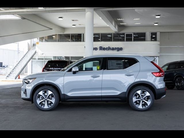 2025 Volvo XC40 Core Bright Theme