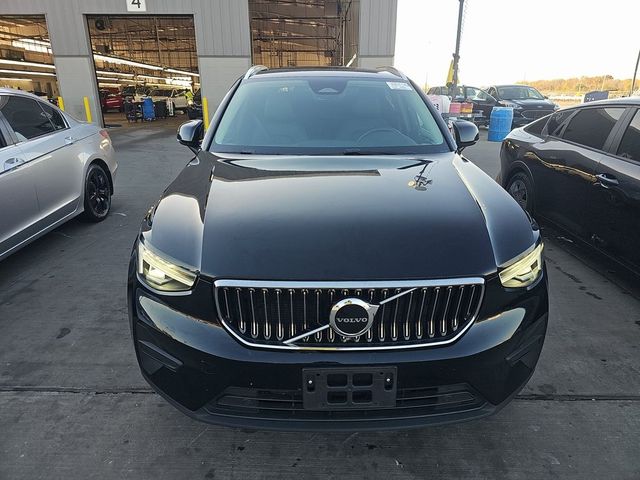 2025 Volvo XC40 Core Bright Theme