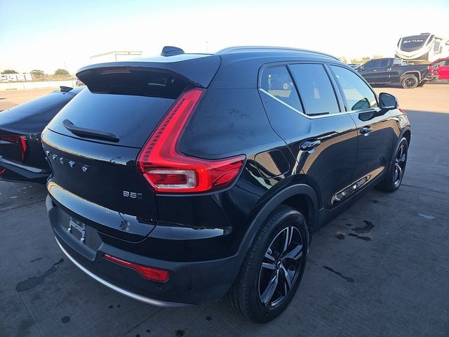 2025 Volvo XC40 Core Bright Theme