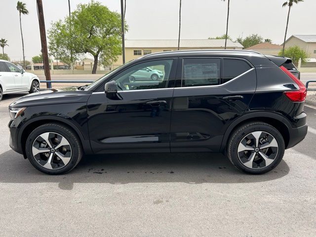 2025 Volvo XC40 Core Bright Theme