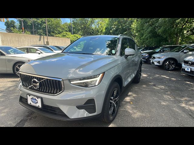 2025 Volvo XC40 Core Bright Theme