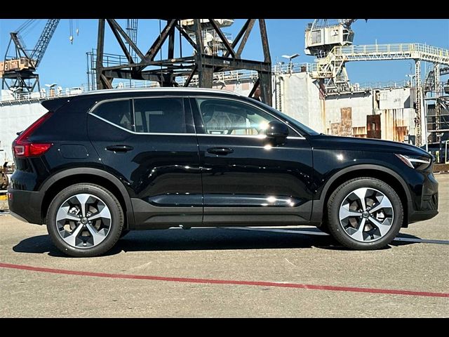 2025 Volvo XC40 Core Bright Theme