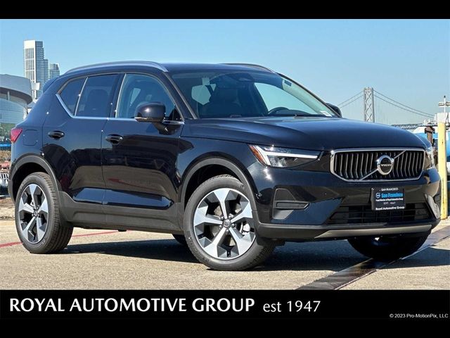 2025 Volvo XC40 Core Bright Theme