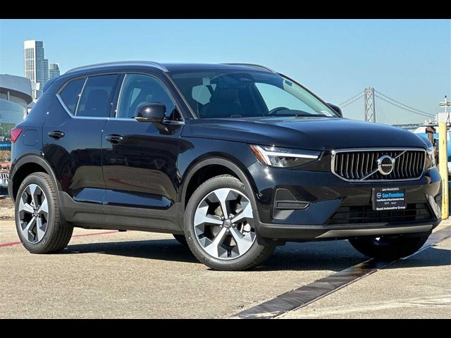 2025 Volvo XC40 Core Bright Theme