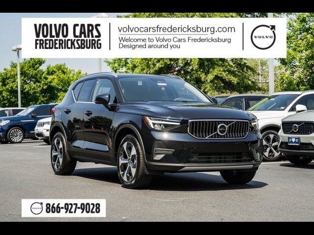 2025 Volvo XC40 Core Bright Theme