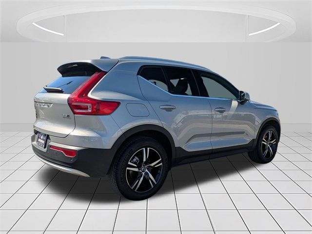 2025 Volvo XC40 Core Bright Theme