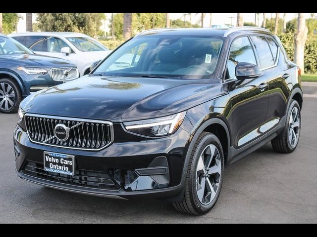 2025 Volvo XC40 Core Bright Theme