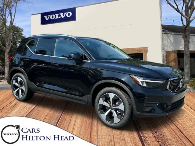 2025 Volvo XC40 Core Bright Theme