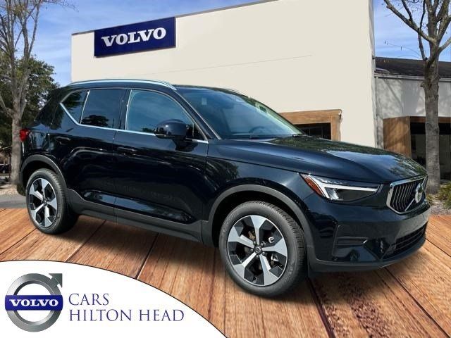 2025 Volvo XC40 Core Bright Theme