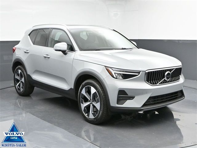 2025 Volvo XC40 Core Bright Theme