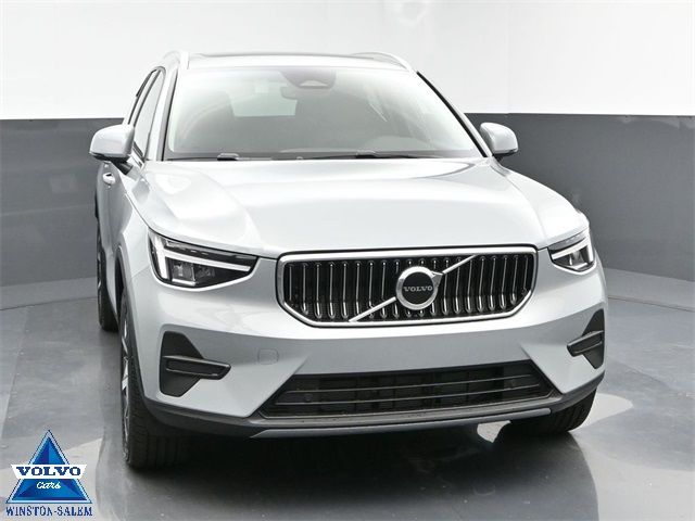 2025 Volvo XC40 Core Bright Theme