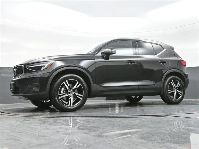 2025 Volvo XC40 Core Bright Theme