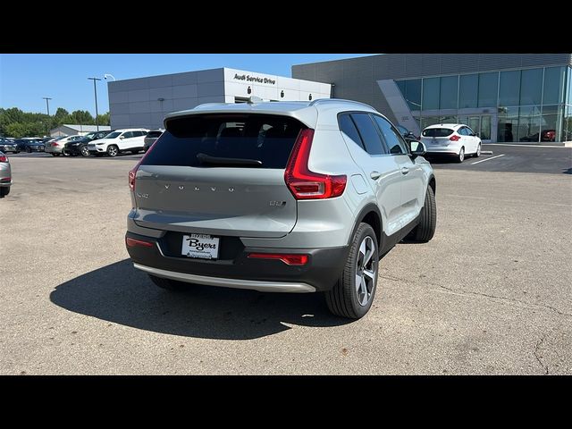 2025 Volvo XC40 Core Bright Theme