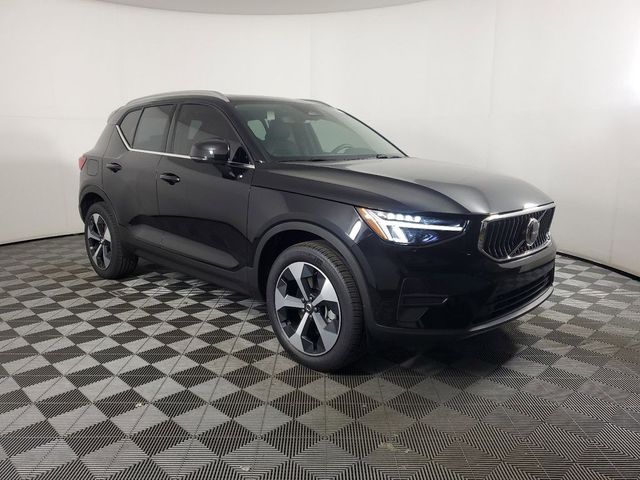 2025 Volvo XC40 Core Bright Theme