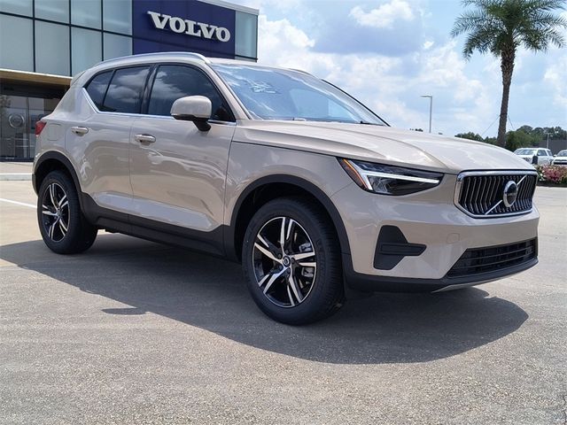 2025 Volvo XC40 Core Bright Theme