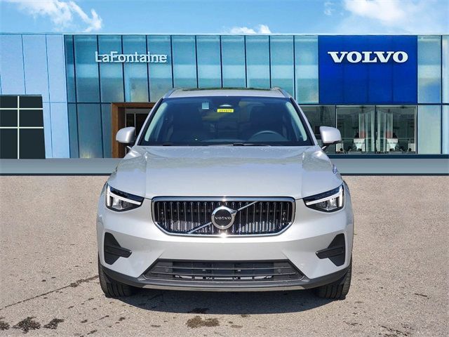 2025 Volvo XC40 Core Bright Theme