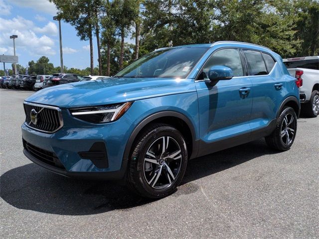 2025 Volvo XC40 Core Bright Theme