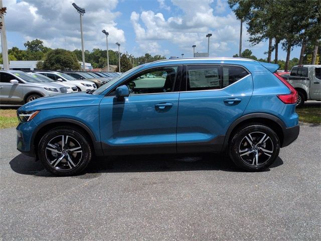 2025 Volvo XC40 Core Bright Theme