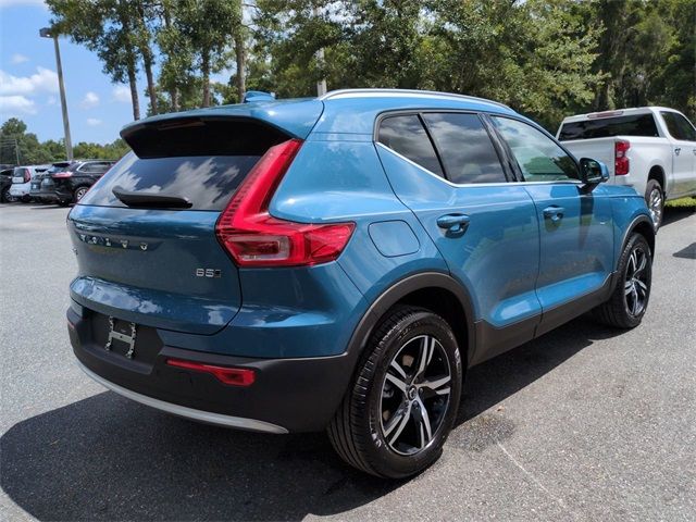 2025 Volvo XC40 Core Bright Theme