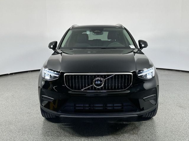 2025 Volvo XC40 Core Bright Theme